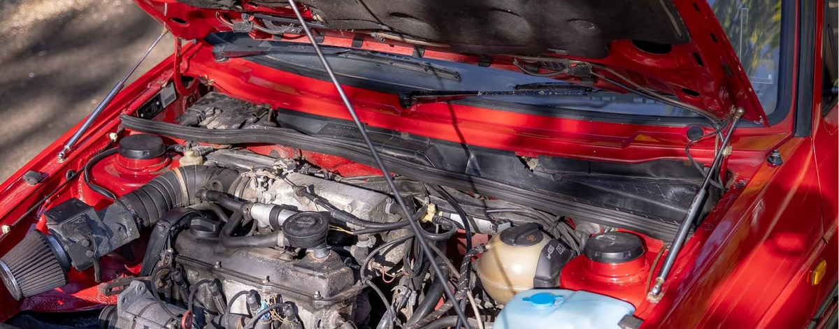 VW Golf 2 – Motorhauben Lift Gasdruckfedern Carbon-Optik