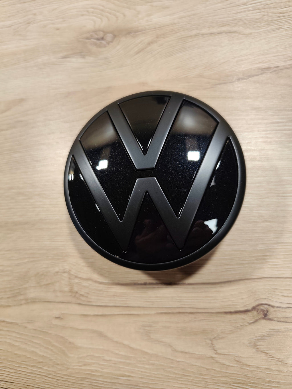 VW T-Roc Heckemblem Logo Deep Black Pearl