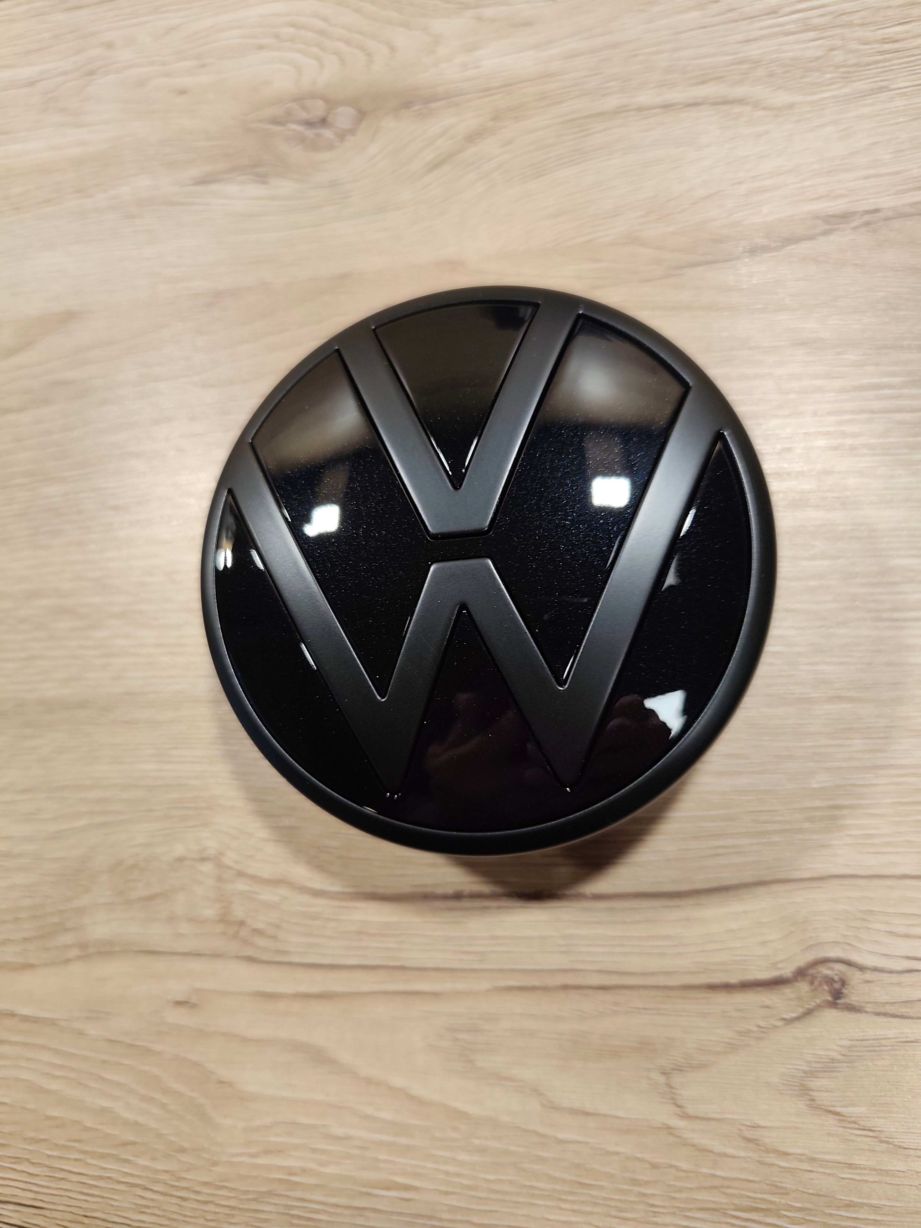 VW T-Roc Heckemblem Deep Black Pearl
