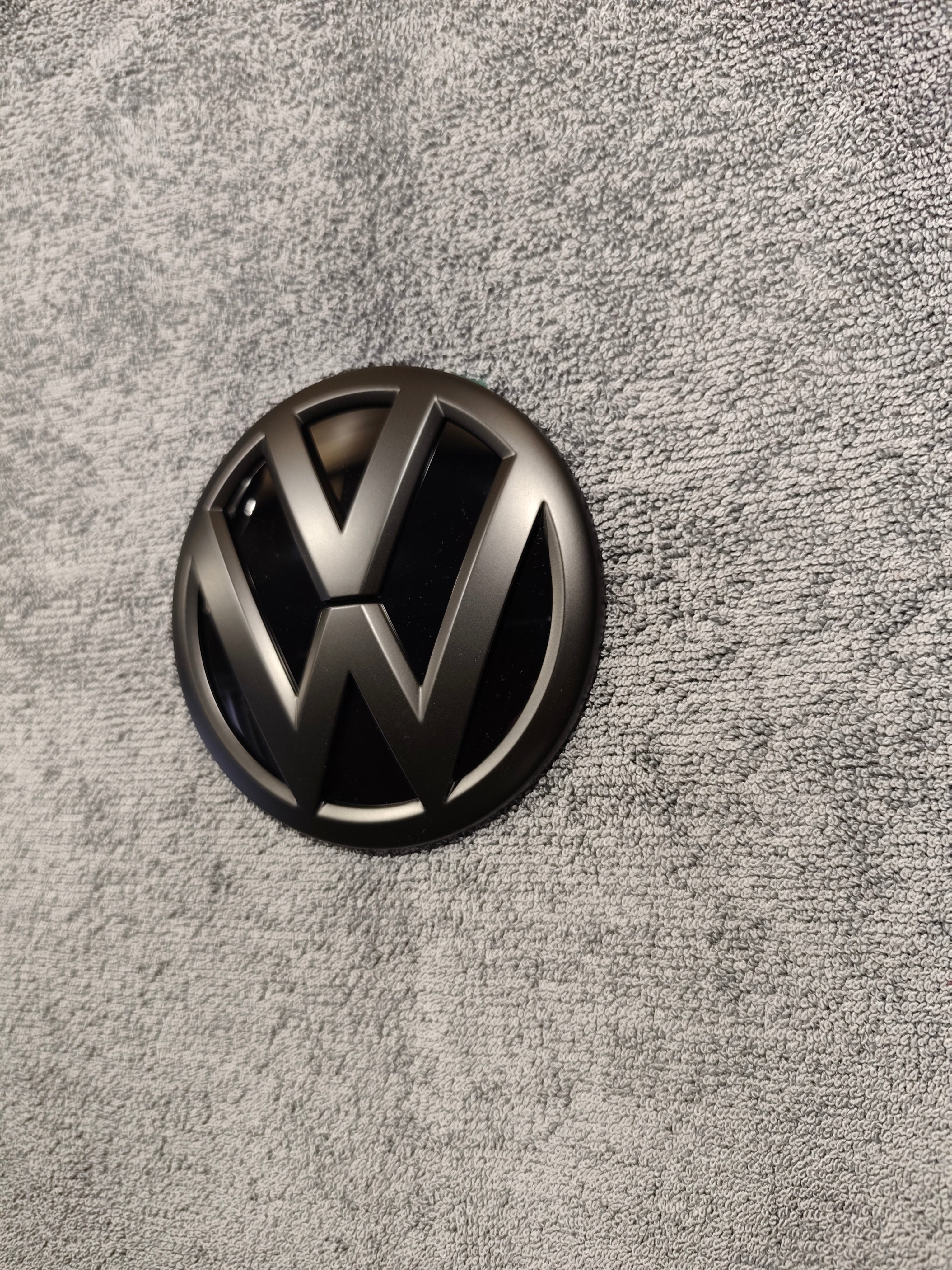 VW T6.1 Emblem Logo Schwarz Matt