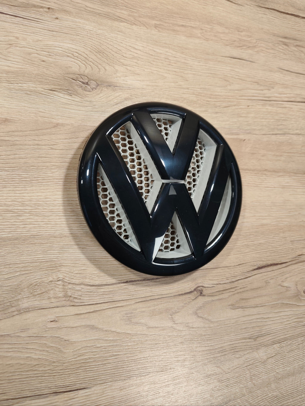 VW T5 FL Original Emblem Wabengitter Candyweiß
