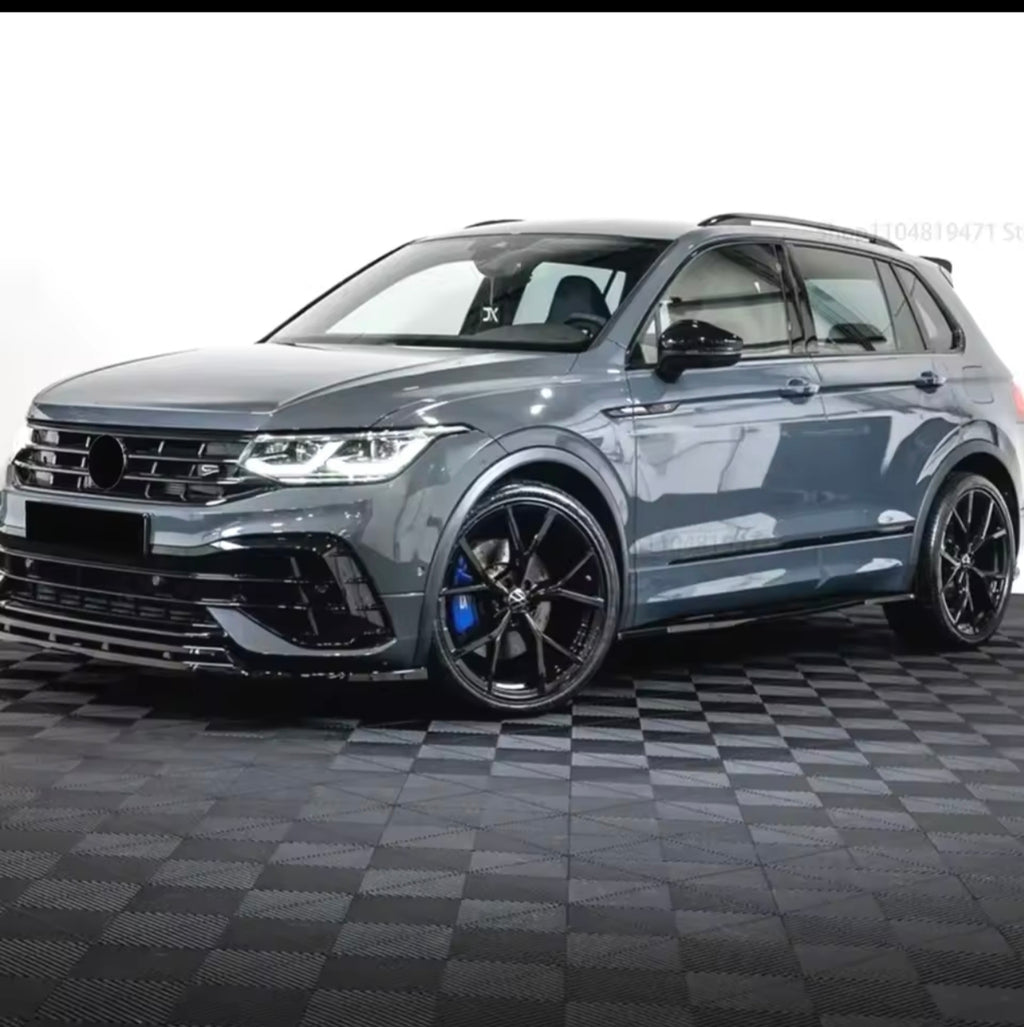 VW Tiguan MK2 Kühlergrill Leisten Montage Detail
