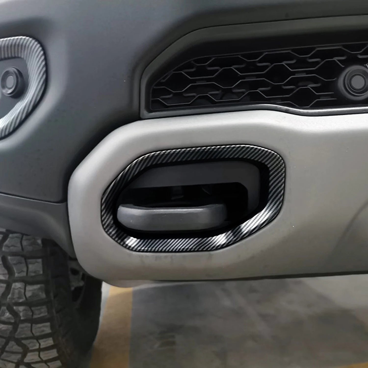 Dodge RAM 1500 TRX – Nebelscheinwerfer & Abschlepphaken Abdeckungen Carbon-Optik
