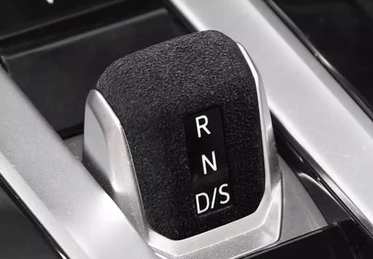 VW Golf 8 – DSG Schalthebel Abdeckung Alcantara