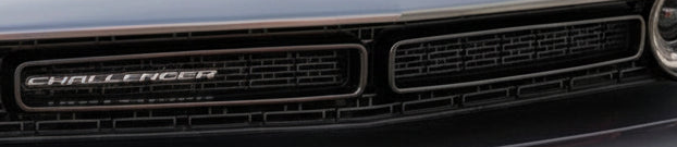 Dodge Challenger – Kühlergrill Einsätze in Wunschfarbe (2-teilig)