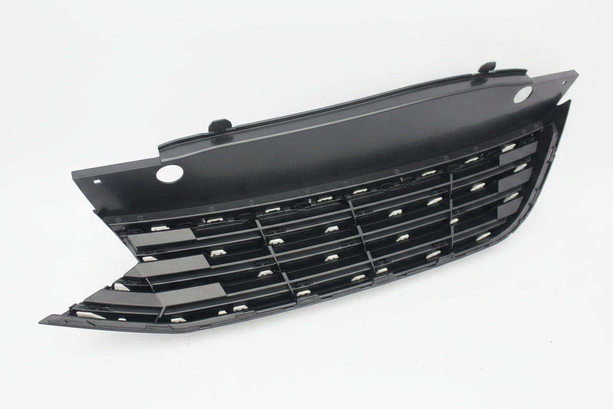 Passat B8 Frontgrill Teilansicht Hinten
