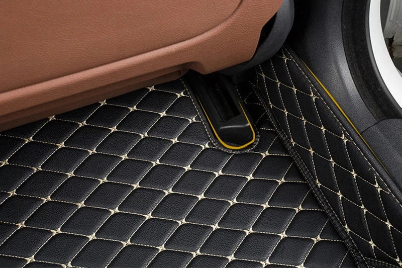 VW Golf 8 – Maßgefertigte Leder Fußmatten Set