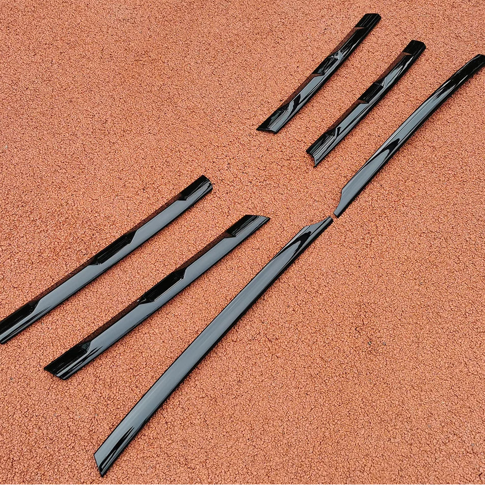 VW Tiguan MK2 Frontgrill Leisten montiert Detail
