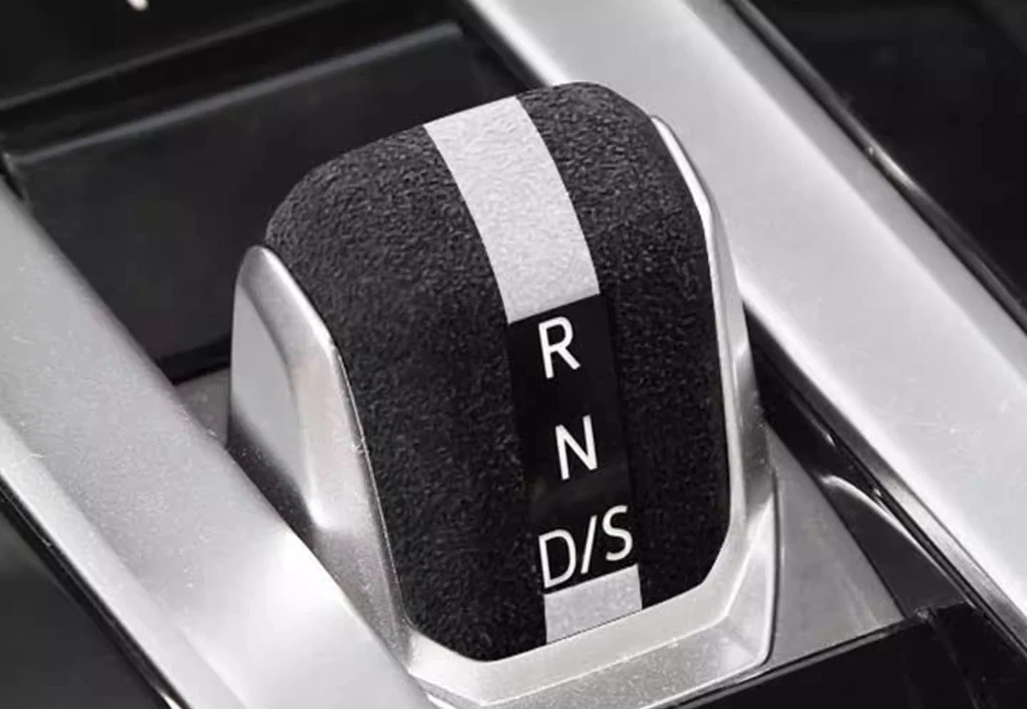 VW Golf 8 – DSG Schalthebel Abdeckung Alcantara