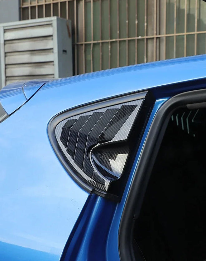 Seat Leon 1P Hintere Seitenscheiben-Abdeckung Piano Black & Carbon-Optik