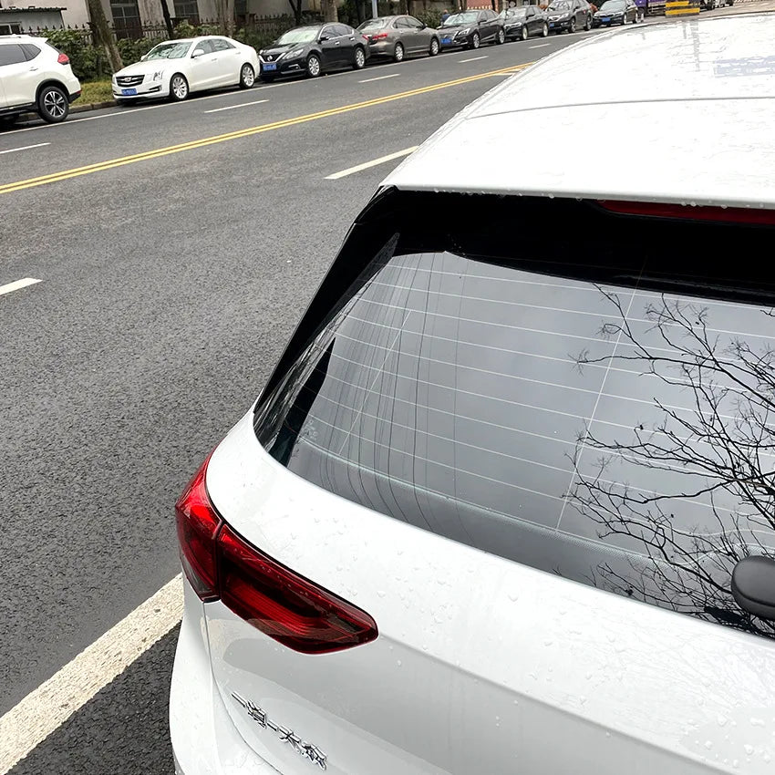 VW Golf 8 Heckscheiben Spoiler Detail Seitenansicht
