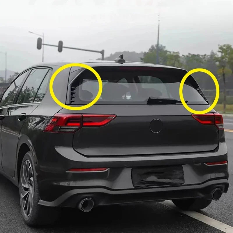 VW Golf 8 GTI Heckfenster Spoiler montiert
