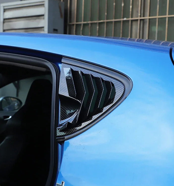 Seat Leon 1P Hintere Seitenscheiben-Abdeckung Piano Black & Carbon-Optik